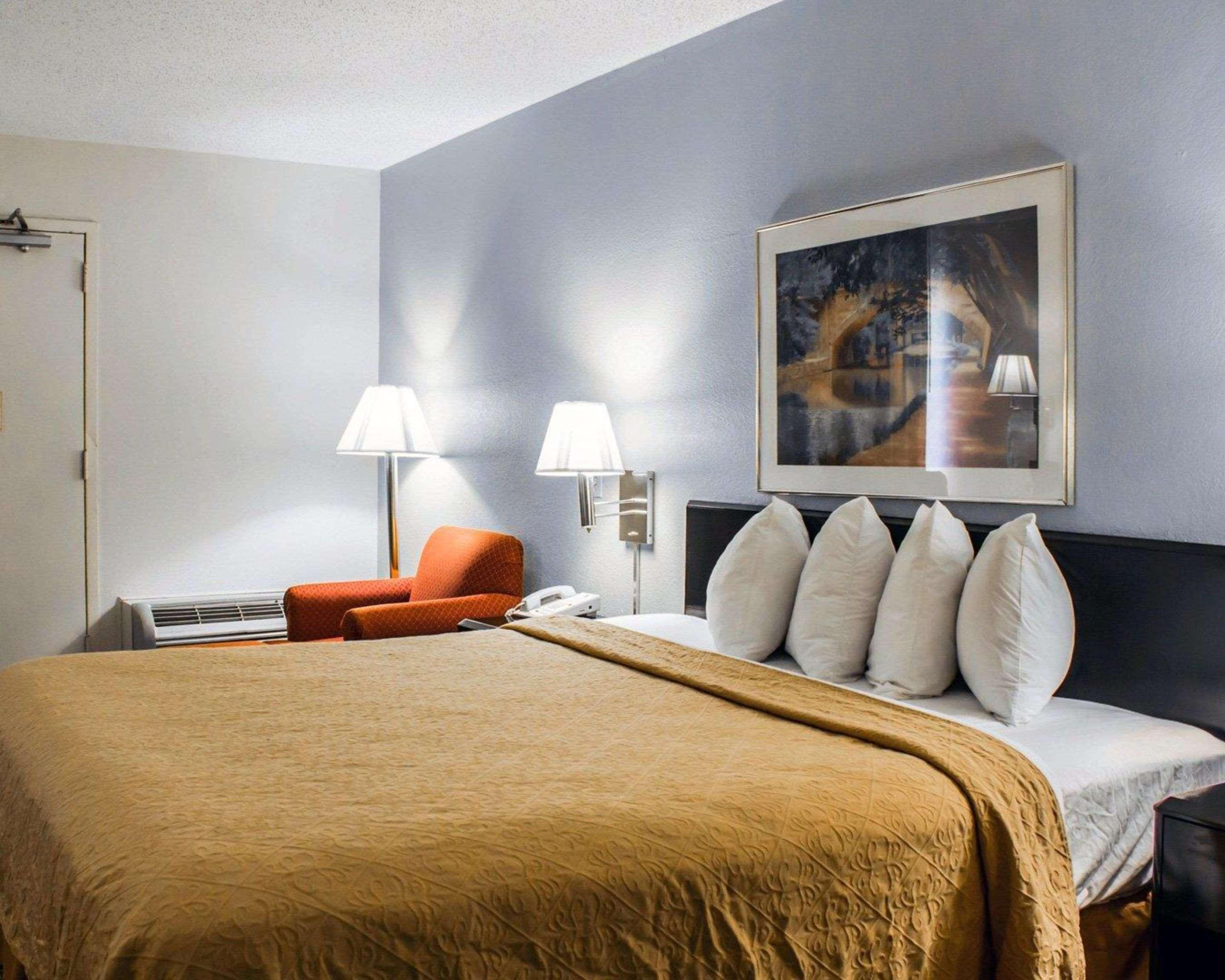 Quality Inn Rocky Mount Exteriör bild