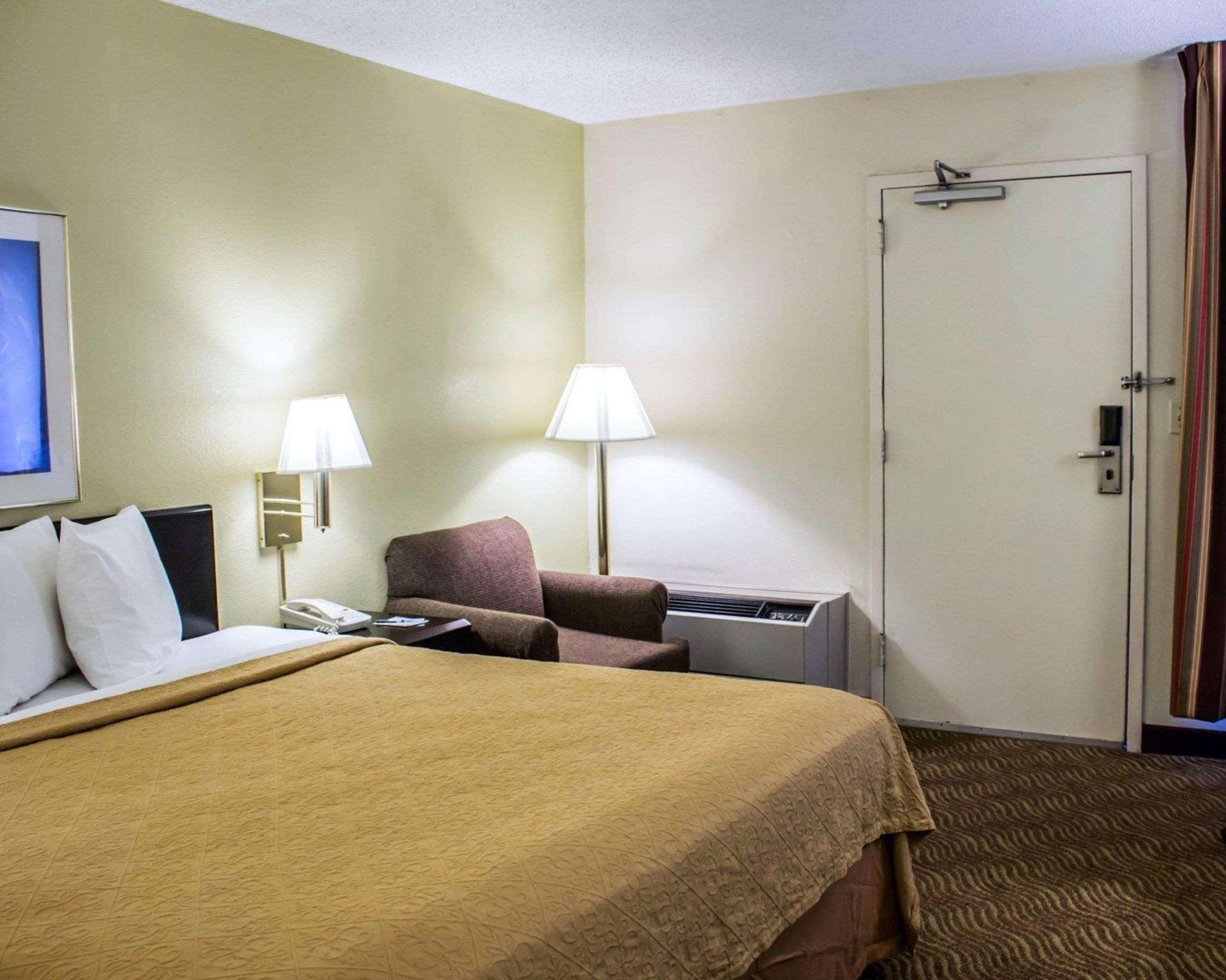 Quality Inn Rocky Mount Exteriör bild