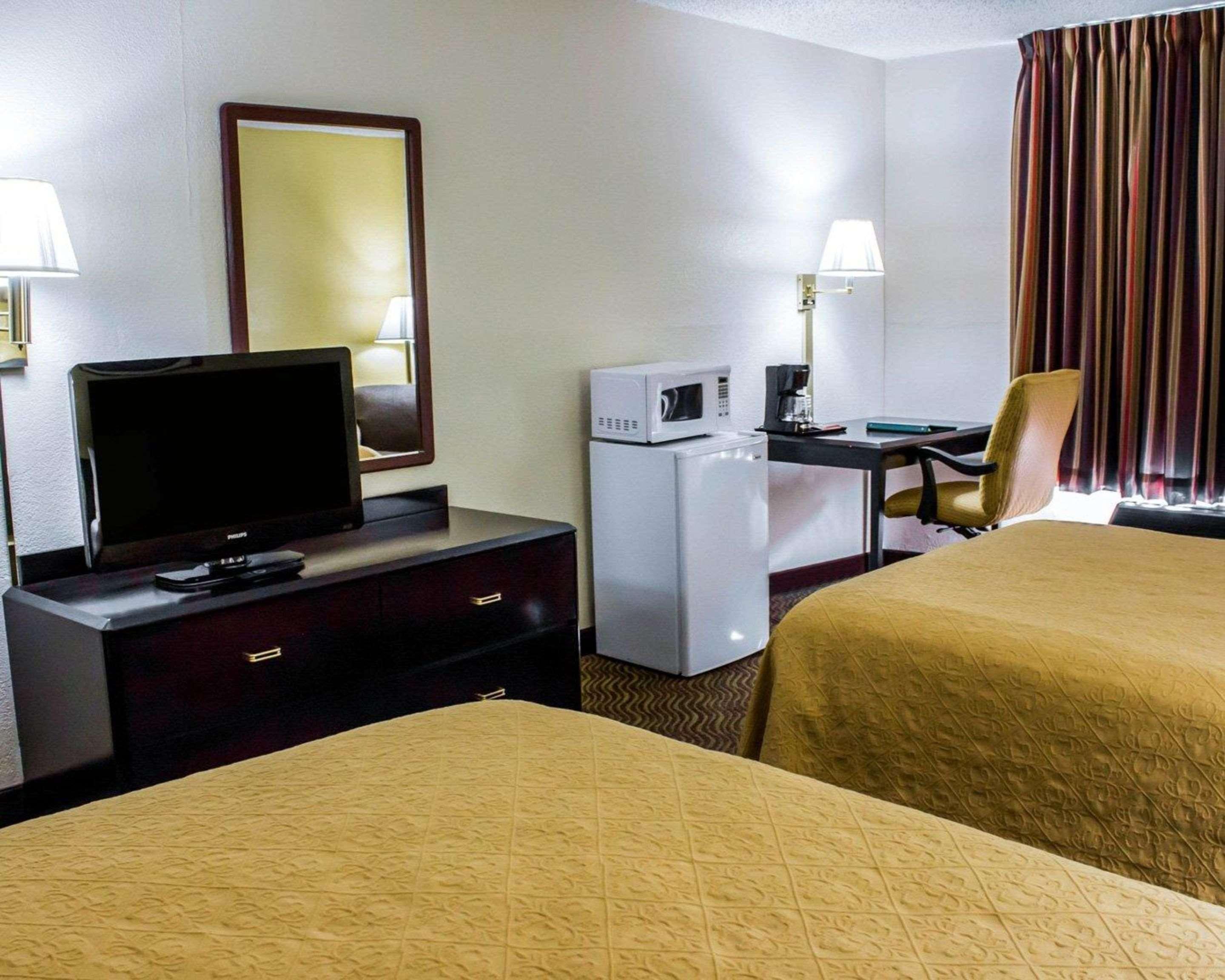 Quality Inn Rocky Mount Exteriör bild