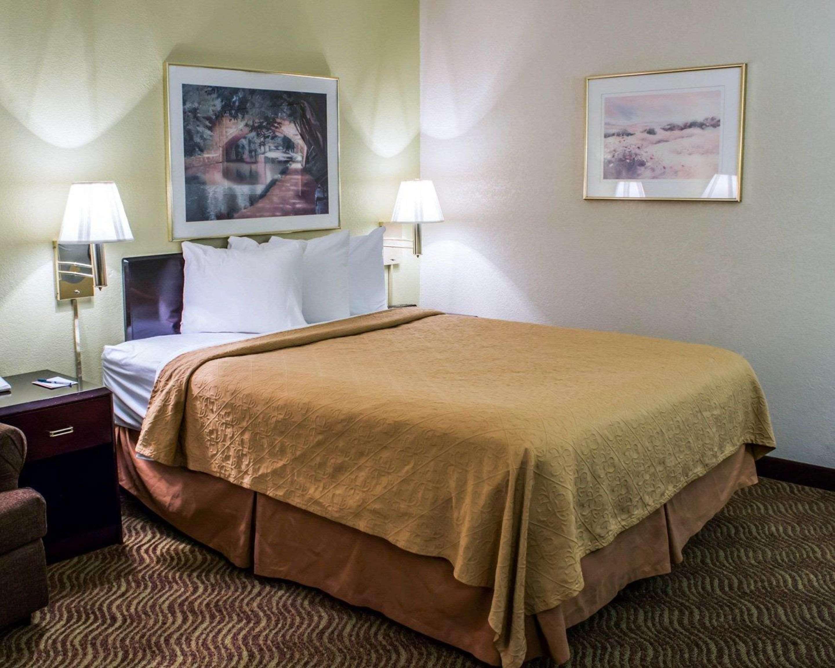 Quality Inn Rocky Mount Exteriör bild