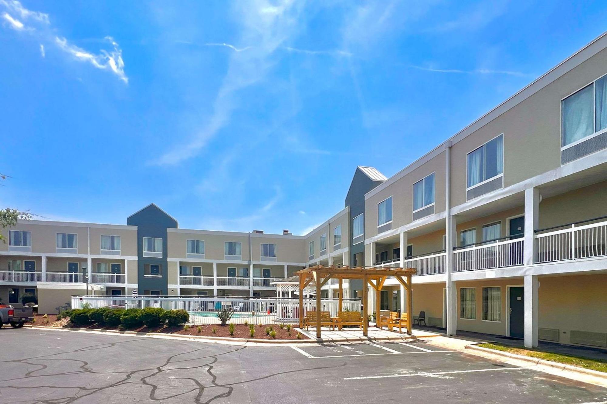 Quality Inn Rocky Mount Exteriör bild