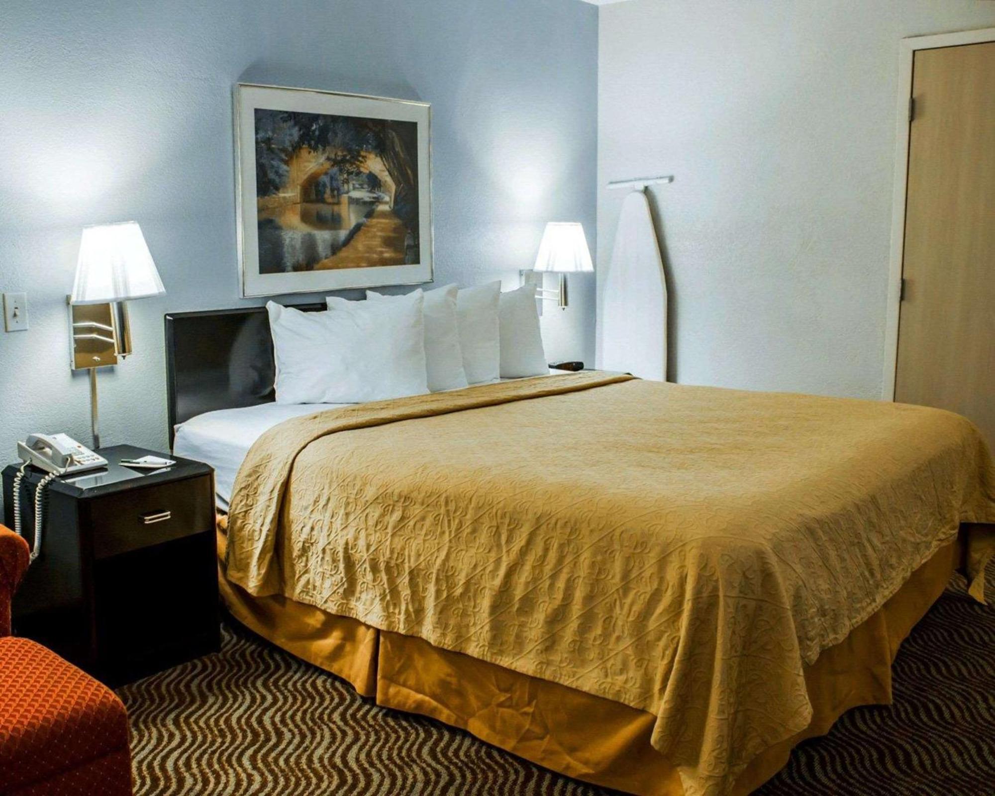 Quality Inn Rocky Mount Exteriör bild