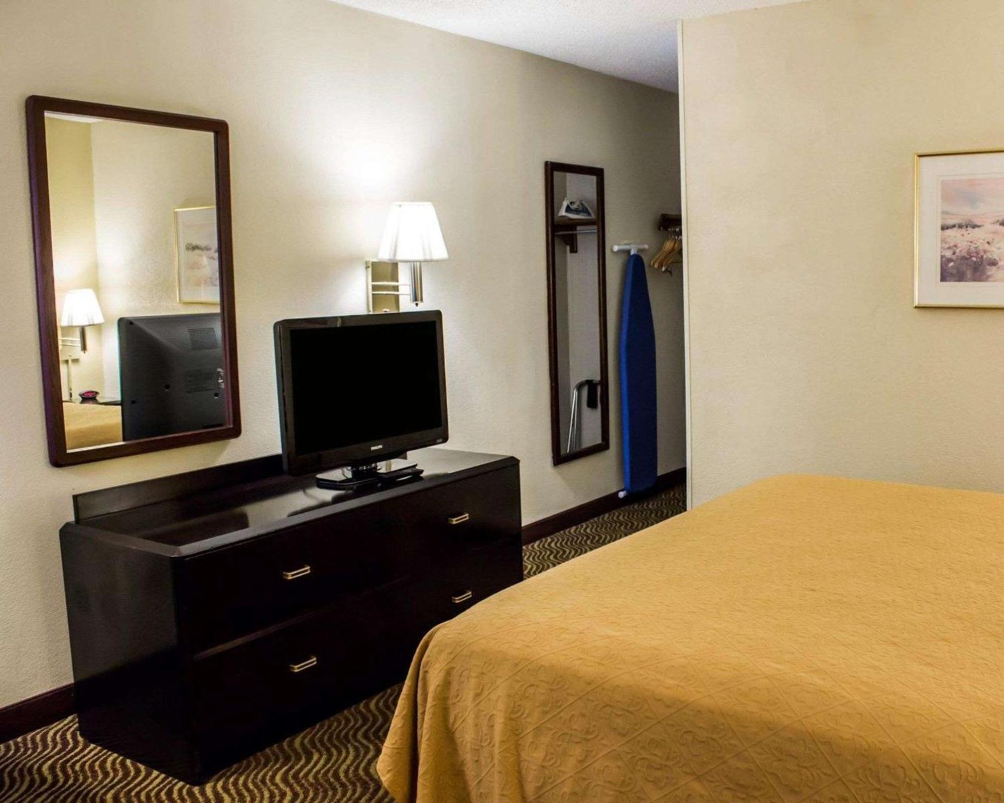 Quality Inn Rocky Mount Exteriör bild