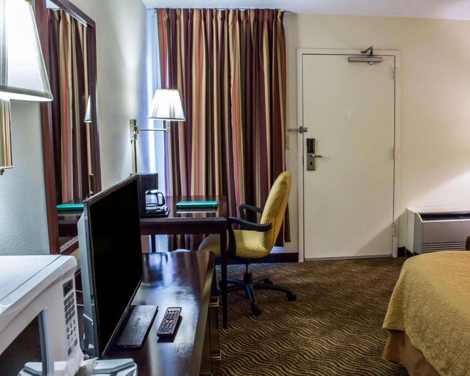 Quality Inn Rocky Mount Exteriör bild