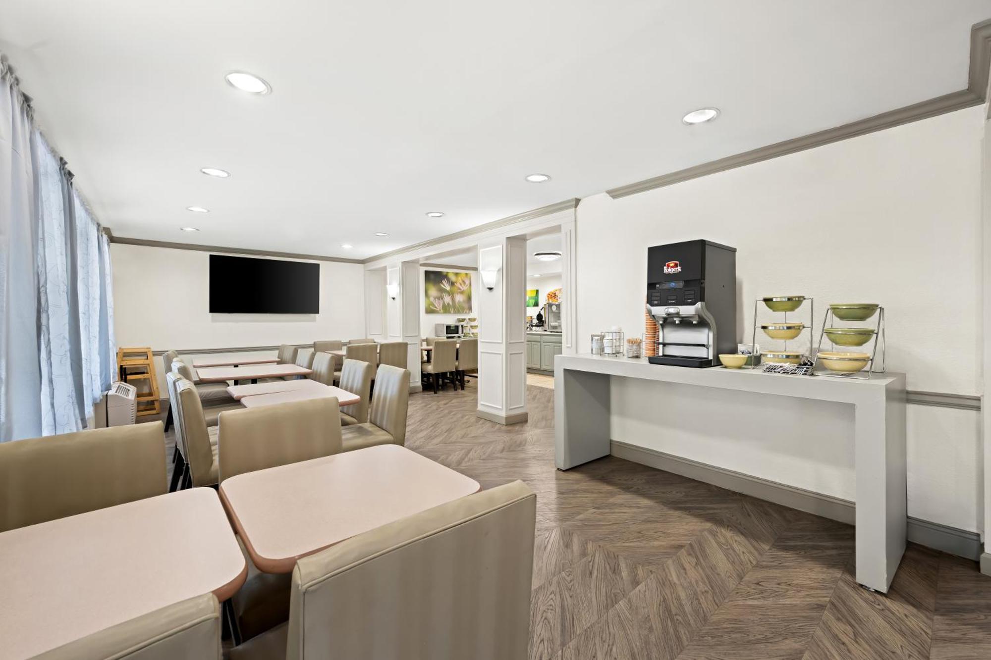 Quality Inn Rocky Mount Exteriör bild