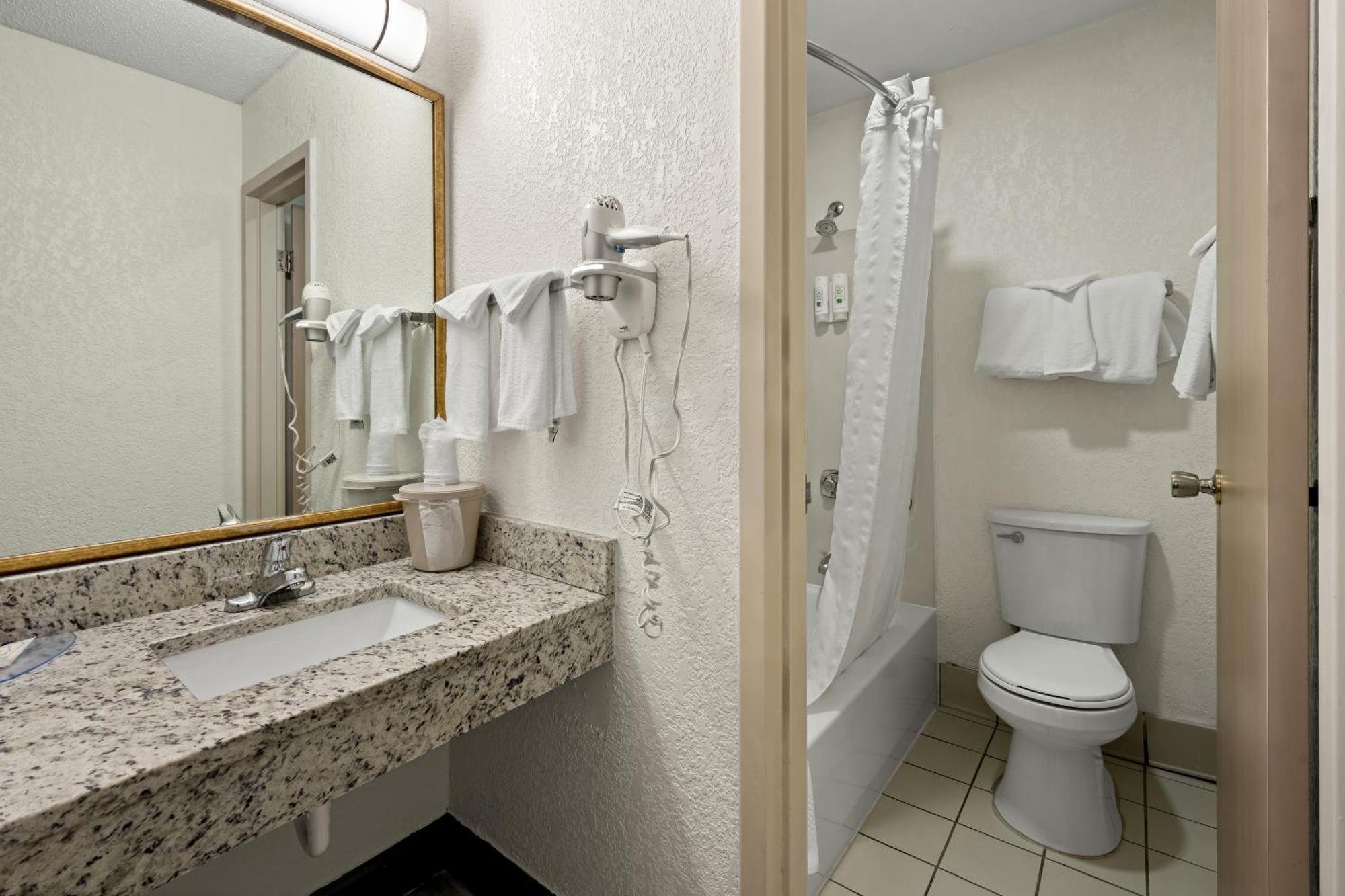 Quality Inn Rocky Mount Exteriör bild